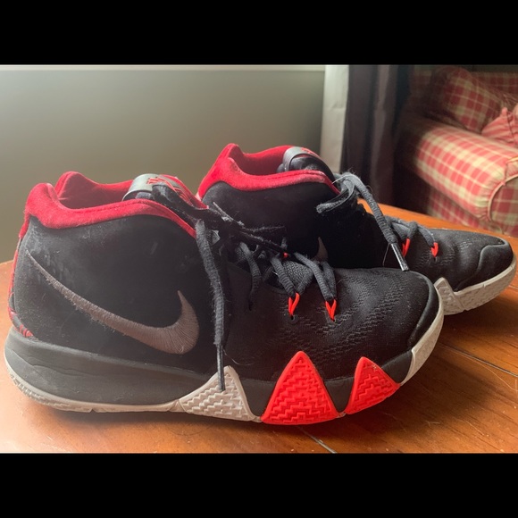 kyrie 4 mens size 9
